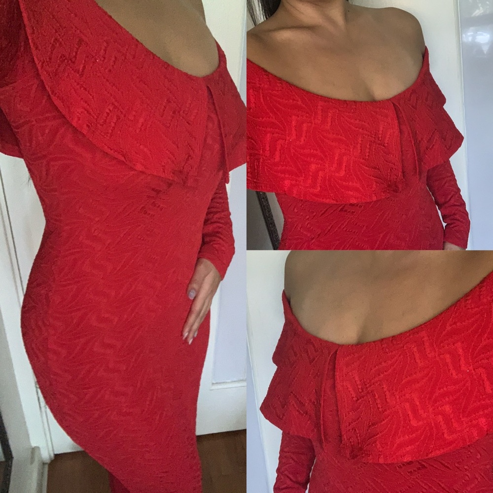 NEW! BCBG red body con off shoulder